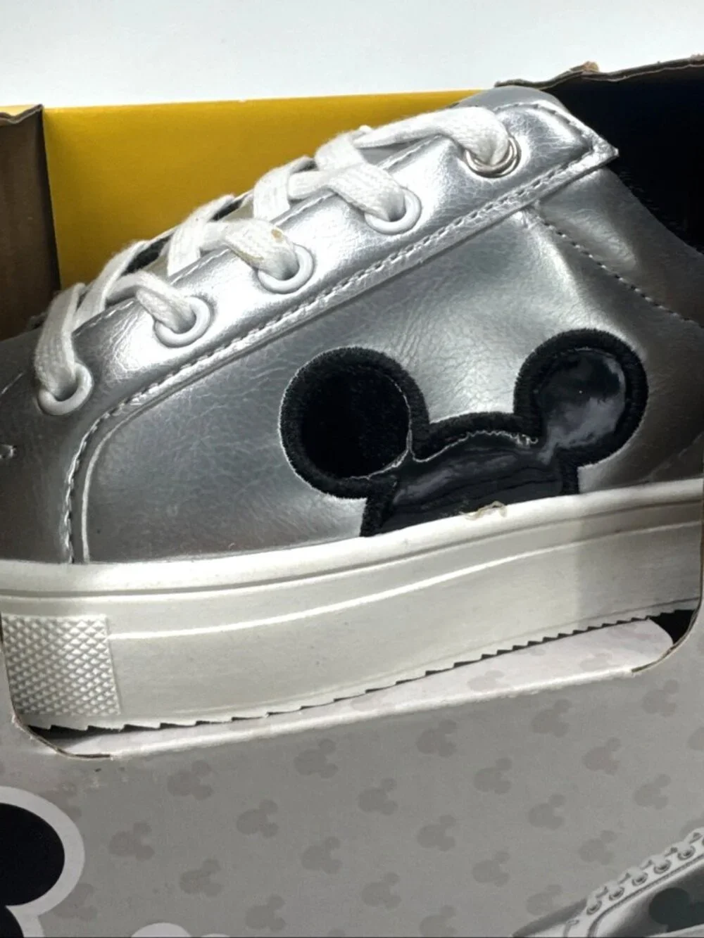 Disney Mickey Mouse Shoes Childrens Character Sneakers Unisex Big Kids 3 NEW